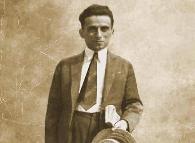 Ο Κώστας Καρυωτάκης