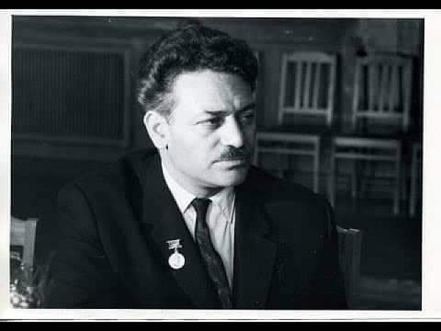 Ο Μανώλης Γλέζος 