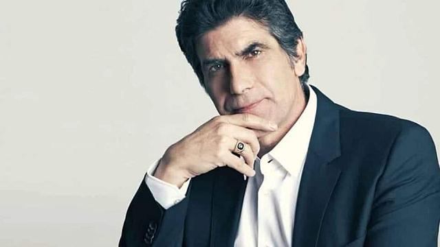 Ο Γιάννης Μπέζος