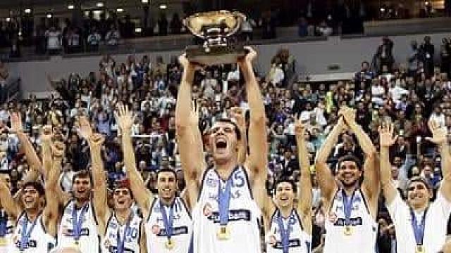 Η Εθνική μας ομάδα μπάσκετ που κατέκτησε το Ευρωπαϊκό Πρωτάθλημα το 2005 σαν σήμερα