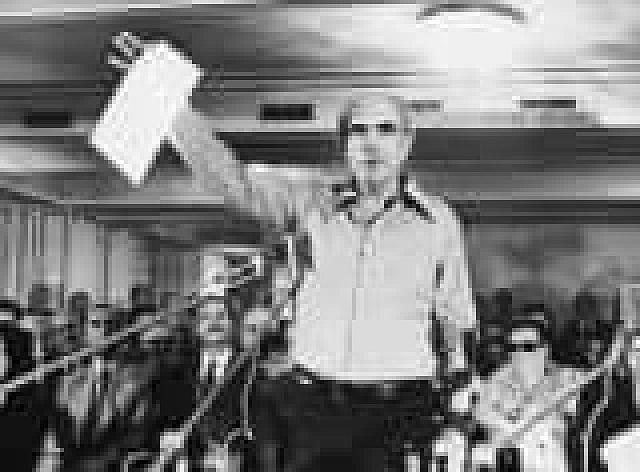 Ο Ανδρέας Παπανδρέου, σαν σήμερα το 1974 ίδρυσε το ΠΑΣΟΚ