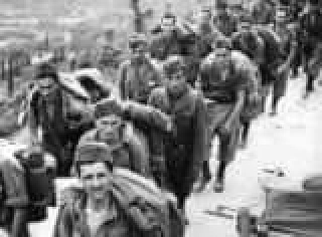 Σας σήμερα το 1943, άρχισε η σφαγή των ανδρών της ιταλικής Μεραρχίας Άκουι, που παραδόθηκαν στις Γερμανικές Αρχές της Κεφαλλονιάς