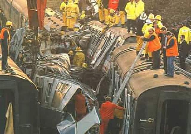 Η σύγκρουση τραίνων υψηλής ταχύτητας στο Λονδίνο σαν σήμερα το 1999, με 104 νεκρούς και 107 τραυματίες