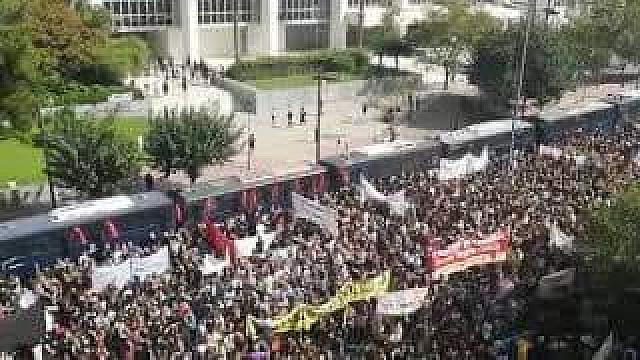 Σαν σήμερα το 2020 καταδικάστηκε η Χρυσή Αυγή ως τρομοκρατική οργάνωση. Έξω από το δικαστήριο είχαν συγκεντρωθεί χιλιάδες άτομα που περίμεναν την απόφαση