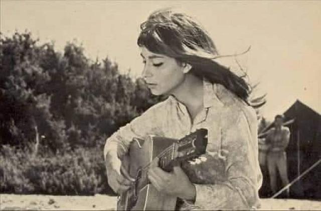 Η Καίτη Χωματά. Γεννήθηκε 24 Οκτωβρίου του 1946 και πέθανε 24 Οκτωβρίου του 2010