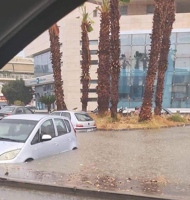Πλημμυρισμένοι δρόμοι στο Ηράκλειο