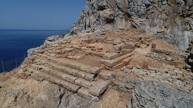 Όψη του ναού μετά την ανασκαφή από νότιο-ανατολικά