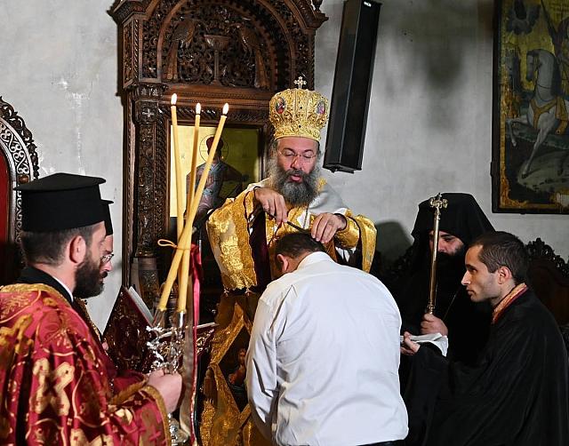 χειροτονία