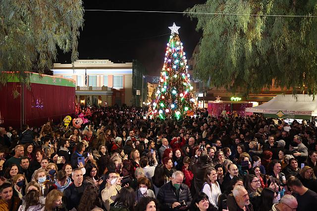 Ηράκλειο: Εντυπωσιακές εκδηλώσεις και φωταγώγηση του Χριστουγεννιάτικου δέντρου