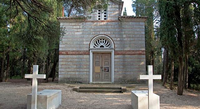 Τατόι τάφοι