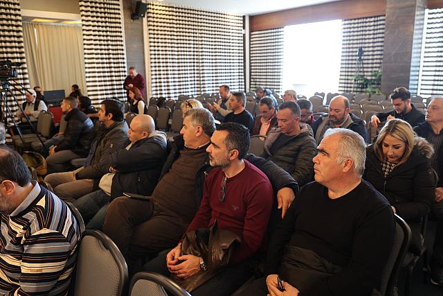 Κατώτατο μισθό στα 826 ευρώ η πρόταση της ΓΣΕΕ προς την κυβέρνηση