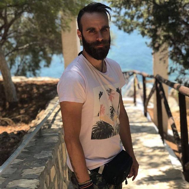 Μάνος