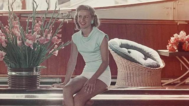 Η Τίνα Λιβανού