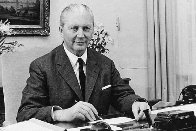 Ο Κουρτ Γκέοργκ Κίζινγκερ