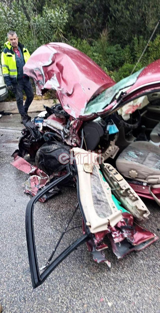 Σοκάρουν οι εικόνες από το σημείο του τροχαίου ατυχήματος