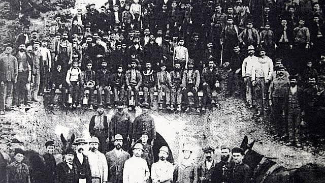 Σαν σήμερα το 1896, άρχισε η απεργία των μεταλλωρύχων στο Λαύριο