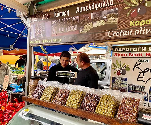 Ο Λευτέρης Αυγενάκης στη λαϊκή στις Πατέλες