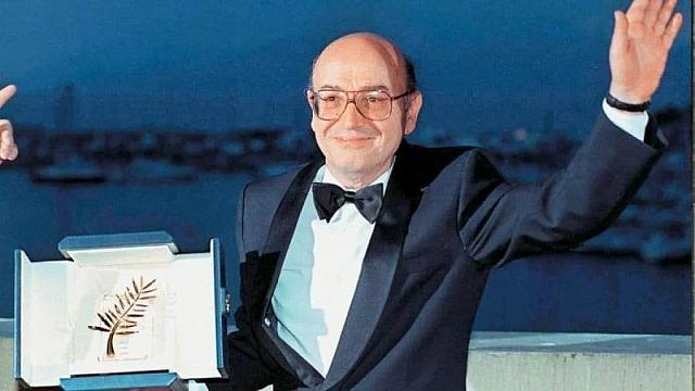 Σαν σήμερα το 1998 ο κορυφαίος Έλληνας σκηνοθέτης Θεόδωρος Αγγελόπουλος κέρδισε στο Φεστιβάλ Καννών τον Χρυσό Φοίνικα