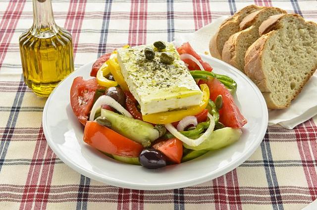 χωριατικη σαλάτα