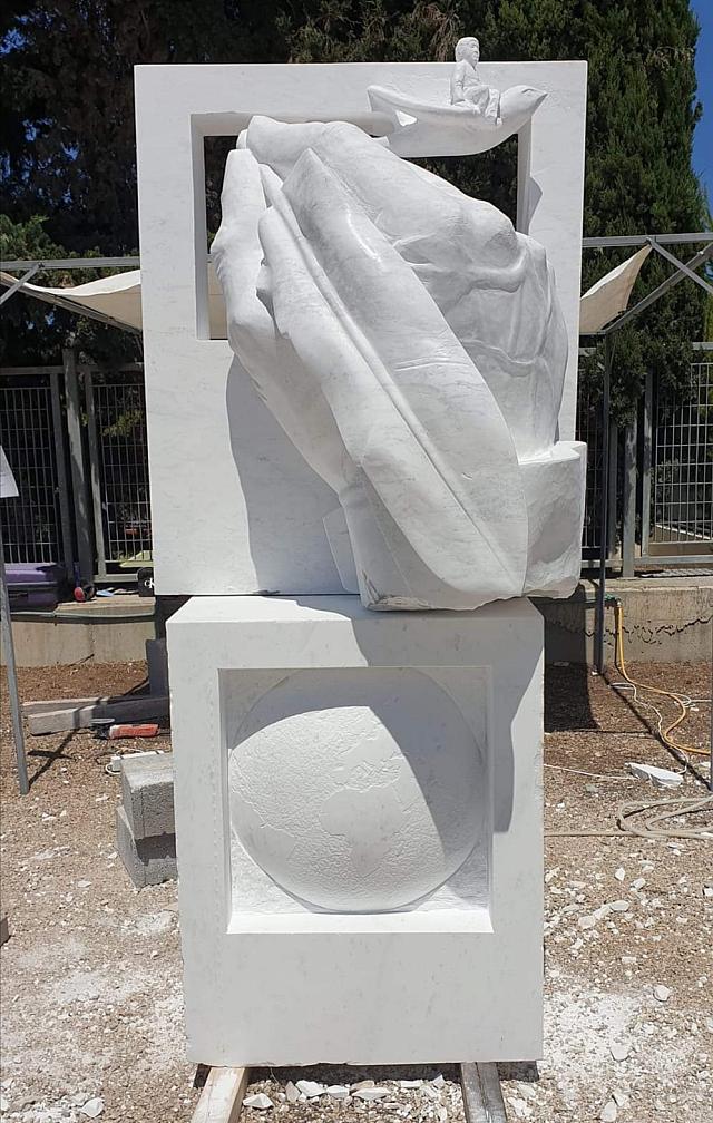 ε