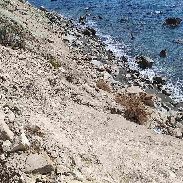 Ηράκλειο: Ανέσυραν νεκρή γυναίκα από γκρεμό