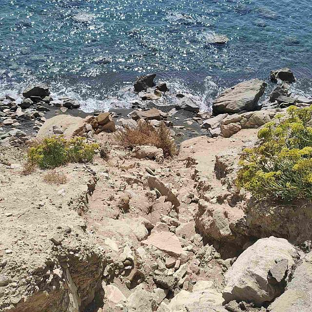 Ηράκλειο: Ανέσυραν νεκρή γυναίκα από γκρεμό