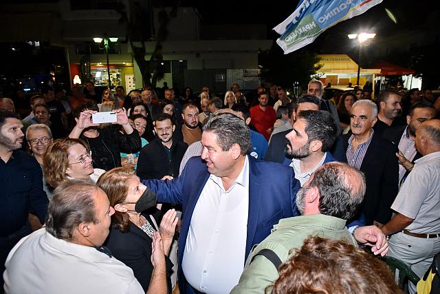 «Το Ηράκλειο χρειάζεται διοίκηση, οργάνωση και άμεση αντιμετώπιση θεμάτων που αφορούν στην καθημερινότητα του», τόνισε στην ομιλία του, με την οποία ολοκλήρωσε την προεκλογική του εκστρατεία, ο υποψήφιος δήμαρχος Ηρακλείου κ. Μιχάλης Καραμαλάκης. Ο επικεφαλής της παράταξης «Ηράκλειο η Πόλη Μας», αναφέρθηκε στις 87 ημέρες που μεσολάβησαν από την ανακοίνωση της υποψηφιότητας του, έως την ημέρα που κοιτώντας τους πολίτες στα μάτια, αναφέρεται στον τρόπο με τον οποίο θα διοικηθεί ο δήμος Ηρακλείου την επόμενη
