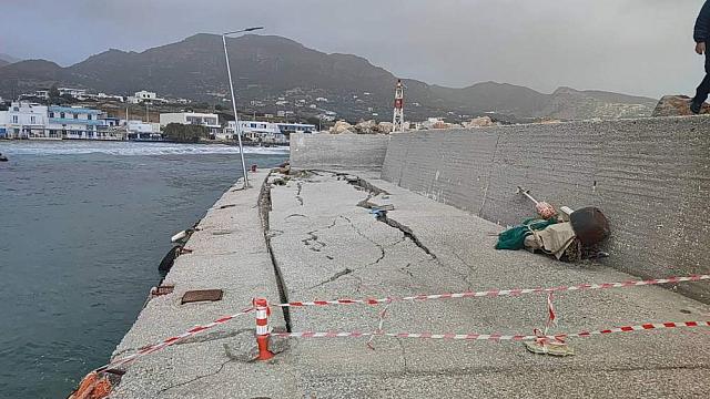 Μακρύ Γυαλός - Λιμάνι
