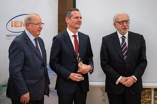 ΜΑΝΟΥΣΑΚΗΣ ΜΑΝΟΣ