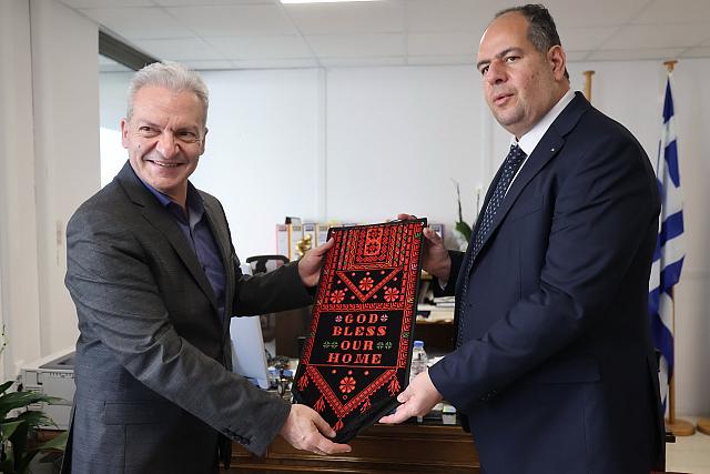 καλοκαιρινός - πρεσβης παλαιστινης