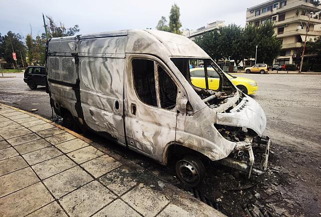 φωτια σε αυτοκίνητο