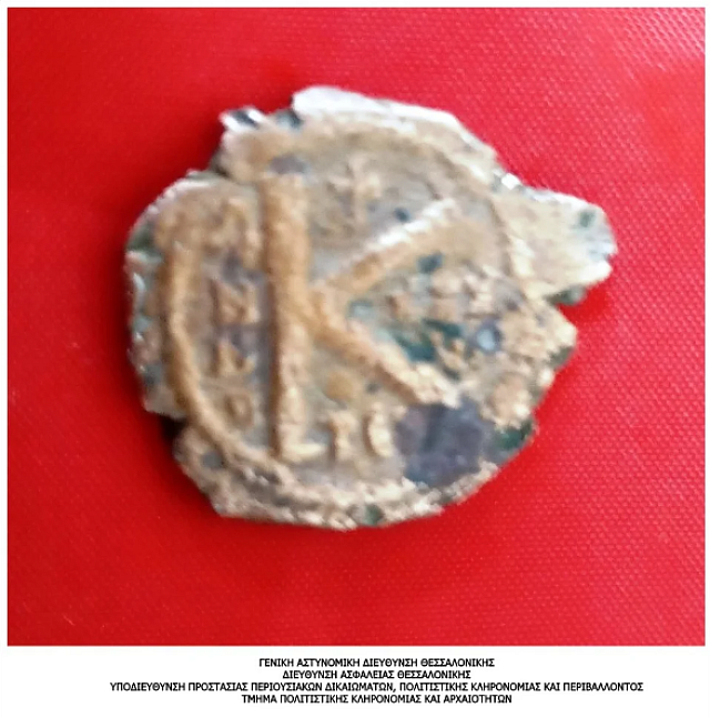 Αρχαιοκάπηλος