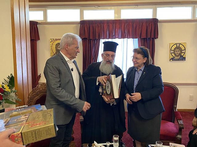 Μενδώνη