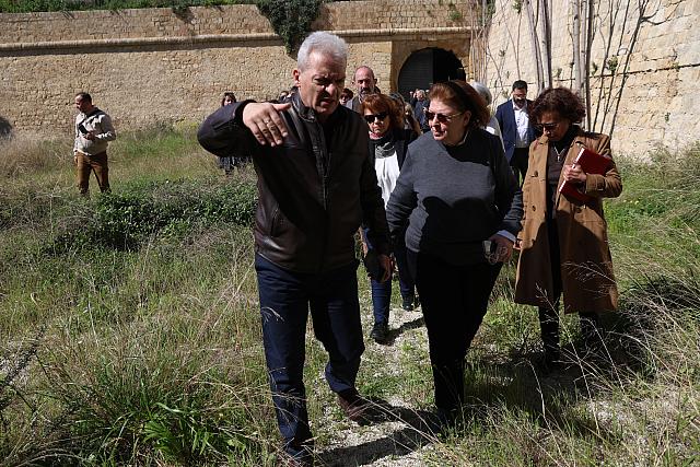καλοκαιρινος μενδωνη
