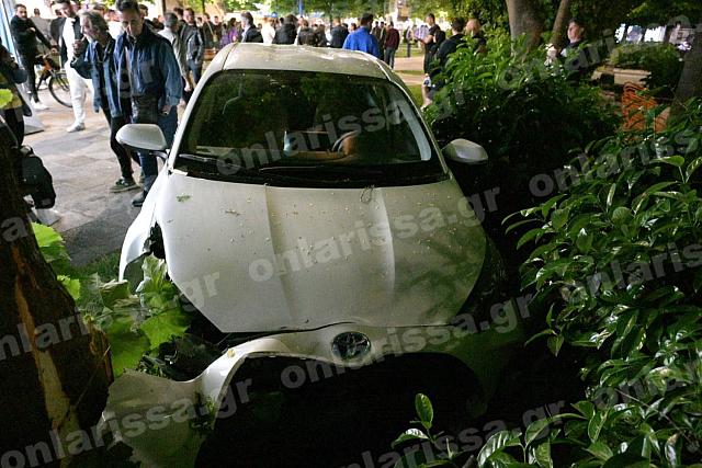 λάρισα παγκάκι τροχαίο