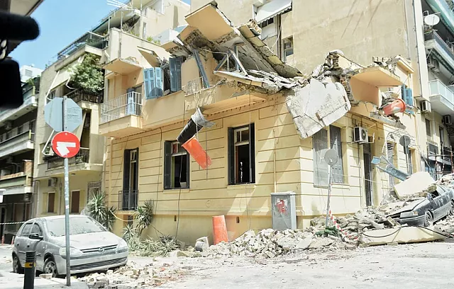 πειραιας καταρρευση