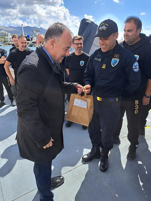 πασχαλινά γεύματα στο Λιμενικό Σώμα