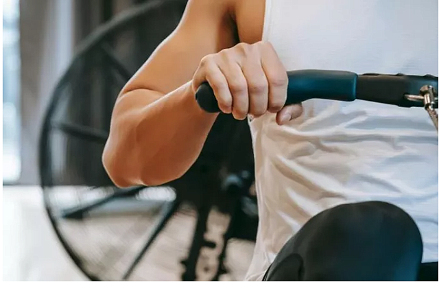 άνδρας γυμναστήριο