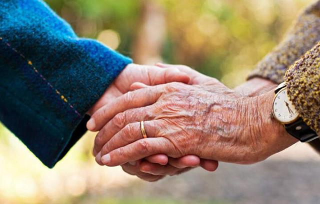 ηλικιωμένοι - χέρια