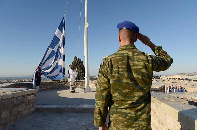 έπαρση της σημαίας στην Ακρόπολη