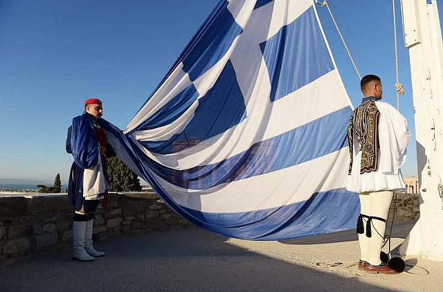 έπαρση της σημαίας στην Ακρόπολη