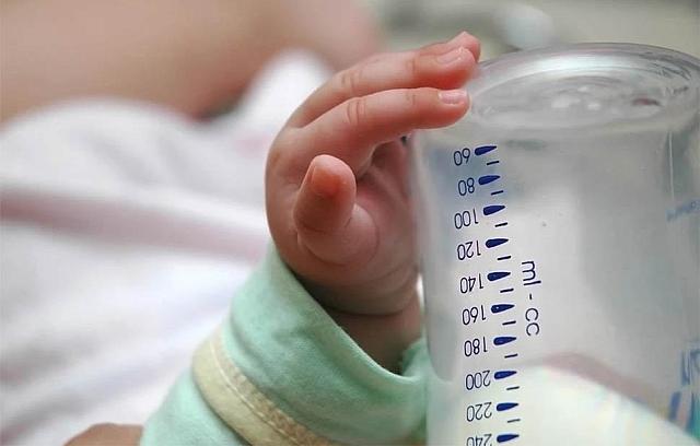 βρεφικό γάλα - μωρό