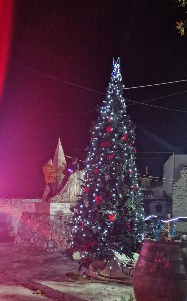 βιάννος χριστουγεννιάτικο δέντρο