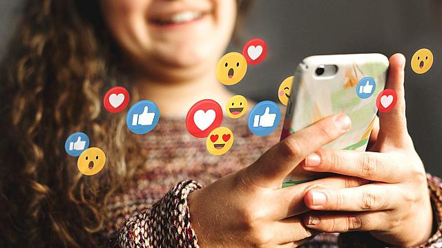 παιδί social media
