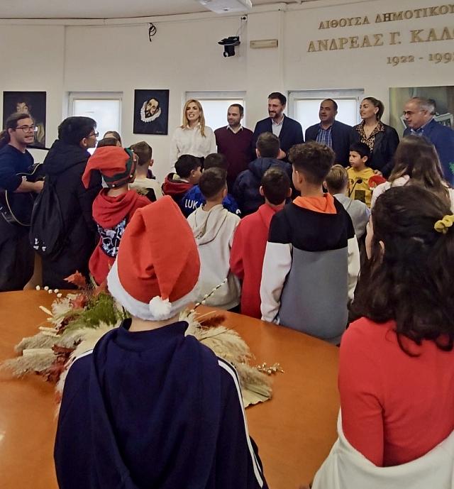 Τα κάλαντα είπαν μαθητές δημοτικών σχολείων στο Δήμαρχο Μαλεβιζίου