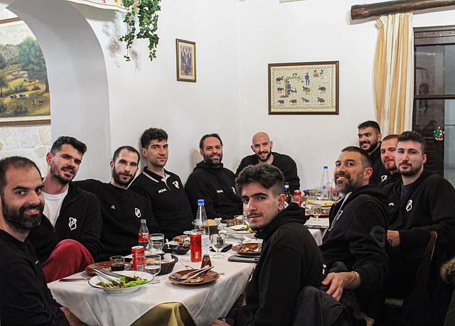 Σε οικογενειακό κλίμα έκοψε την πίτα του ο μπασκετικός ΟΦΗ