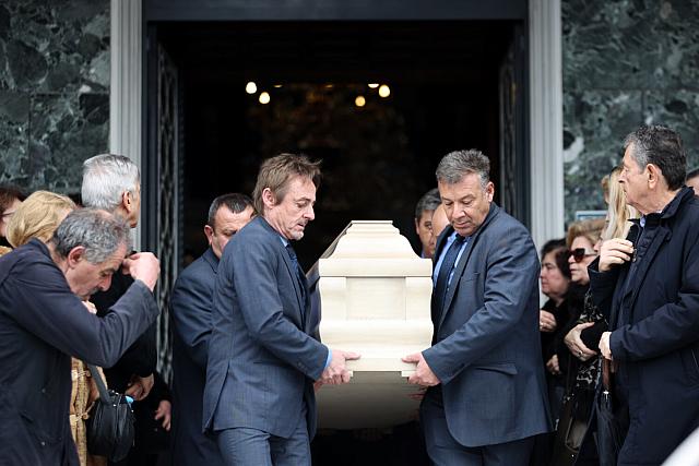 φέρετρο βασίλης καλογήρου