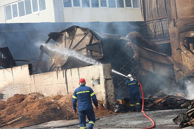 Φωτιά: Η επόμενη ημέρα στο εργοστάσιο του Κοπιδάκη