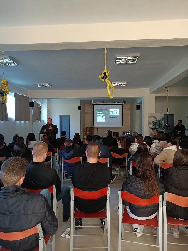 Ημερίδα Επαγγελματικού Προσανατολισμού και το Youth Crete στο Ασήμι