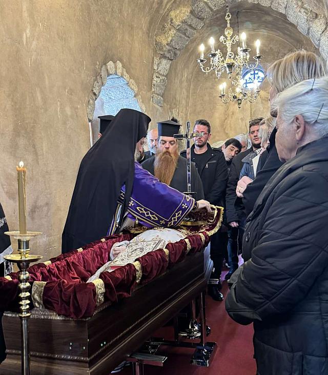 Η εξόδιος ακολουθία του μακαριστού πρωτοπρεσβύτερου Ιωάννου Λελεδάκη